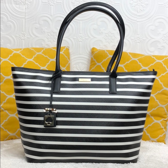 kate spade Handbags - 🌸OFFERS?🌸Kate Spade Leather StripeLarge Zip Tote